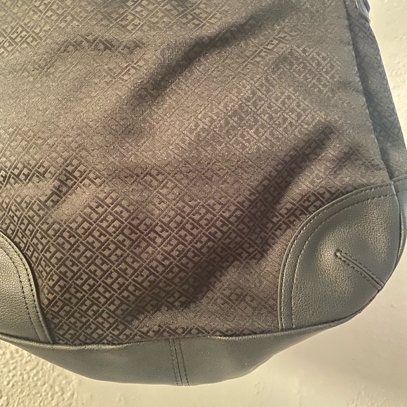 Tommy Hilfiger Shoulder Bag - Picture 8 of 13